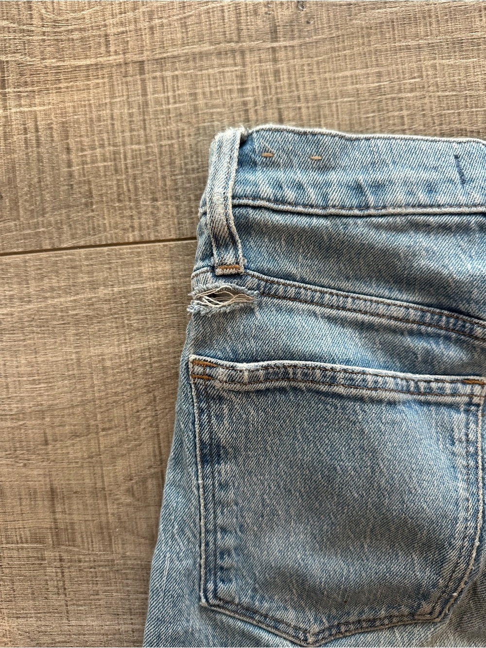 Classic High-Rise Light Blue Women's Jeans - Picture 7 of 7